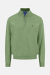Pull vert à col roulé de FYNCH-HATTON, avec fermeture éclair et logo discret.
