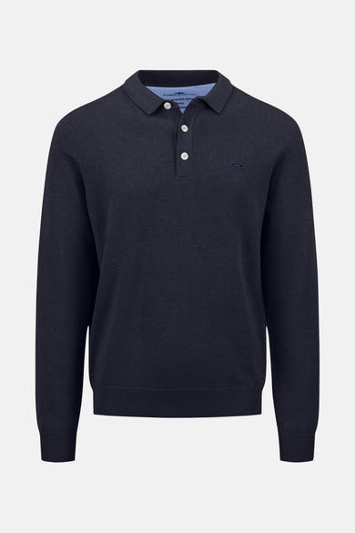 Pull bleu de FYNCH-HATTON, avec col polo et deux boutons, en maille fine unie, avec logo discret.