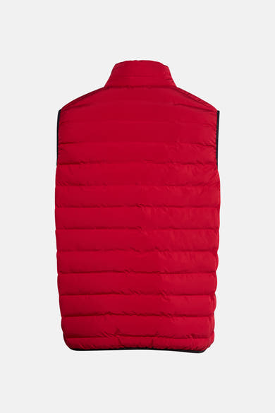 Veste sans manches rouge de FYNCH-HATTON avec matelassage horizontal et finitions bordées de noir.