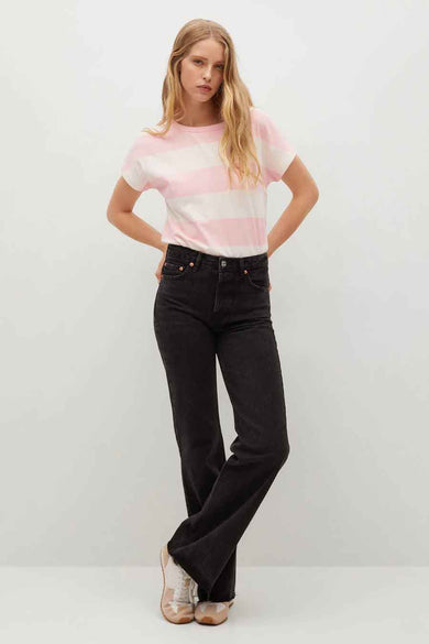 Rose and white striped short-sleeve t-shirt with round neckline, worn with black flared jeans and beige sneakers, full-body front view.