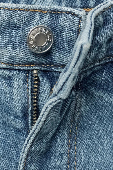 Wijd uitlopende jeans van lichtblauw denim van MANGO, met zichtbare knoop en ritssluiting.
