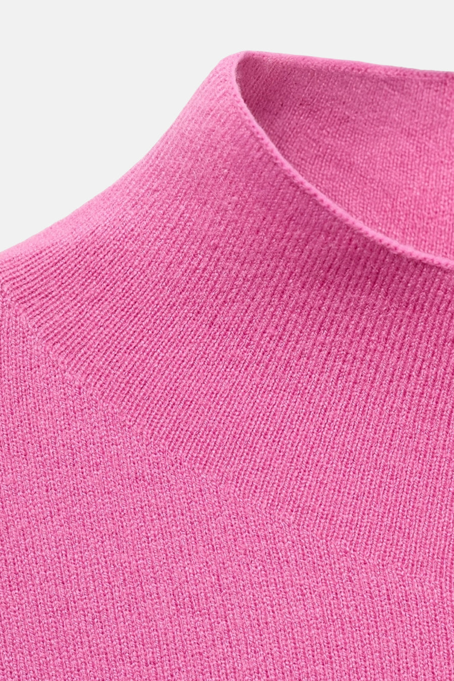 Roze trui met ronde hals van MANGO, met een gebreide textuur en een opstaande kraag.