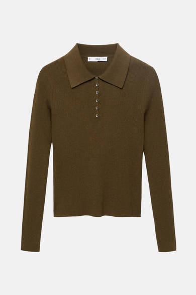 Pull à col rond kaki de MANGO, en maille côtelée avec un col polo et une patte de boutonnage.