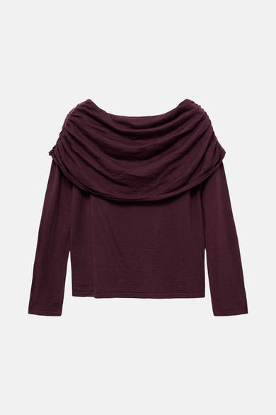 Pull bordeaux à col rond de MANGO, avec un large col bateau drapé.