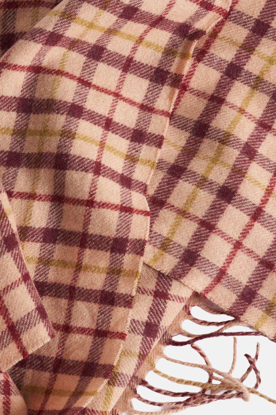 Écharpe multicolore de MANGO, à motif à carreaux avec des franges décoratives.
