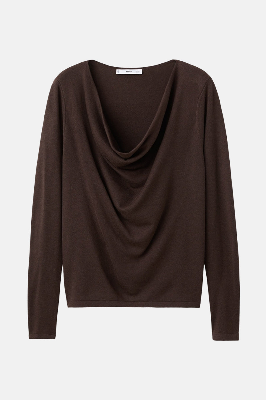 Pull brun à col rond de MANGO, présentant un drapé élégant sur le devant.