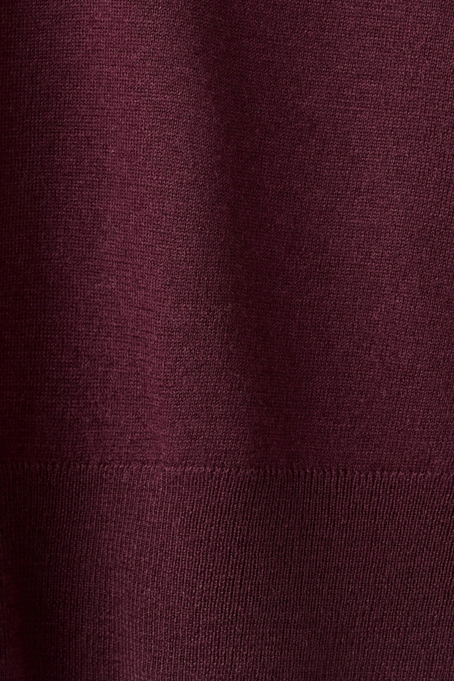 Pull à col rond bordeaux de MANGO, en tricot lisse avec bordure côtelée.