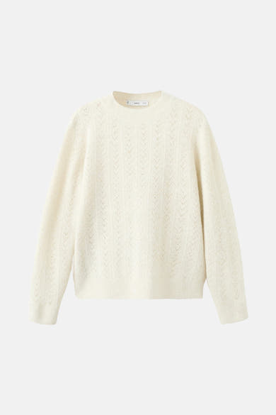 Pull à col rond écru de MANGO, avec motif ajouré en chevrons sur fond uni.
