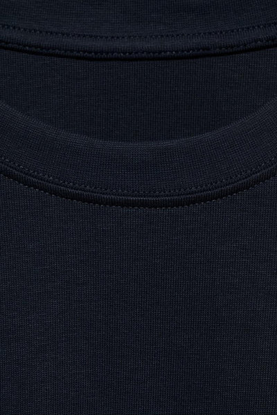 Donkerblauwe T-shirt met korte mouwen van MANGO, ronde hals en mesh-stof.