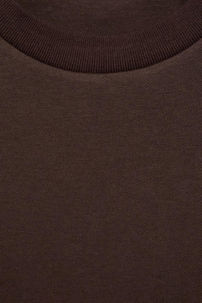 T-shirt uni à manches courtes marron de MANGO, avec col rond côtelé.