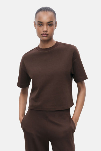 Effortloos T-shirt met korte mouwen in effen bruin van MANGO, met een vierkante en relaxte pasvorm.