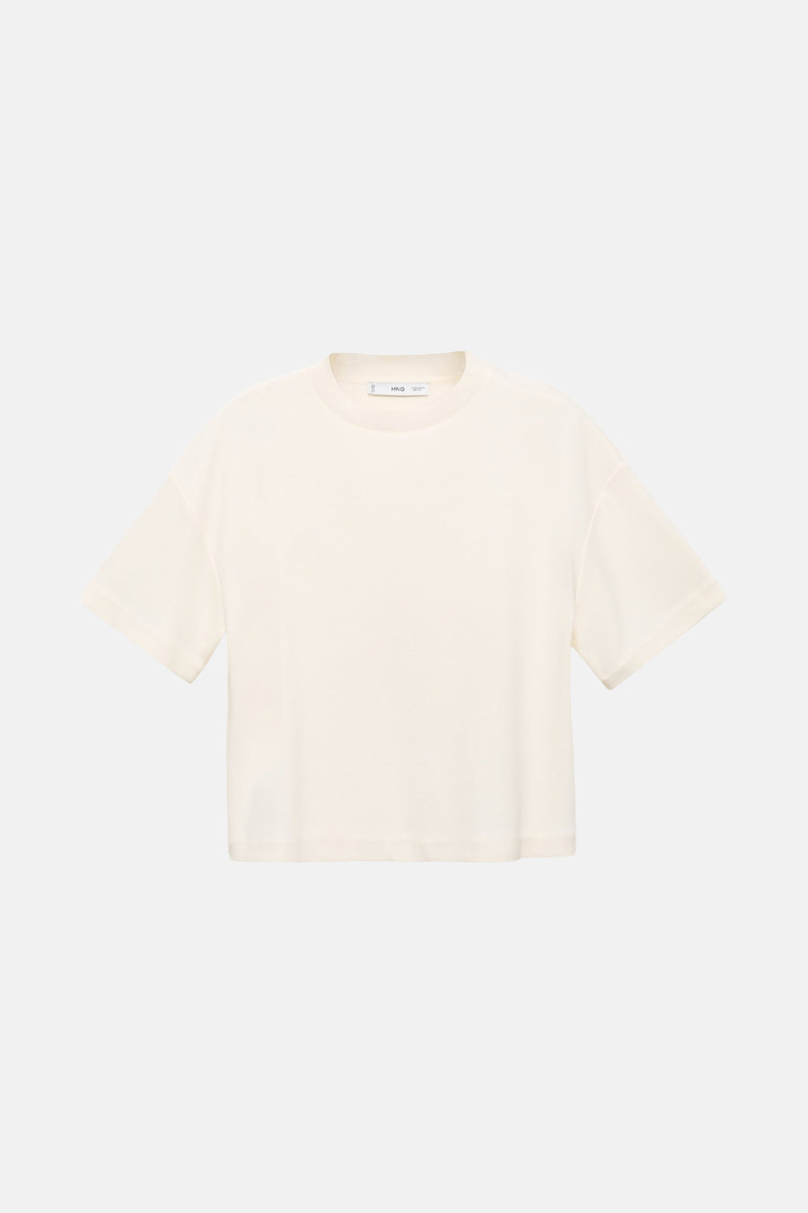 Ecru T-shirt met korte mouwen van MANGO, rechte en relaxte pasvorm op een effen achtergrond.