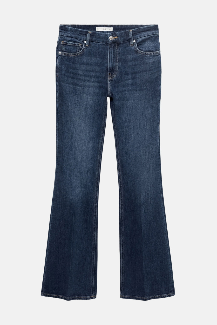 Donkerblauwe uitlopende jeans van MANGO, met klassieke zakken en subtiele wassing over het hele oppervlak.