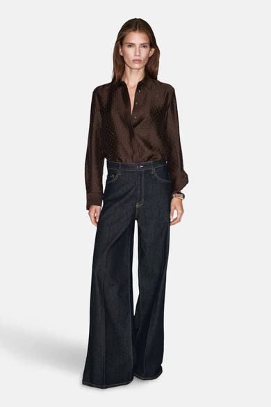 Chemise à manches longues brun MANGO avec un motif à pois et manches longues.