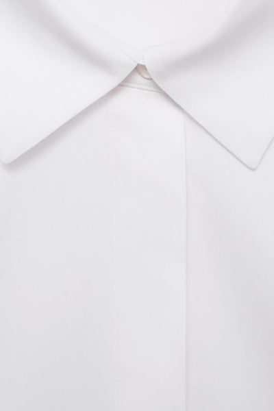 Wit overhemd met lange mouwen van MANGO, kraagdetail en knoop.