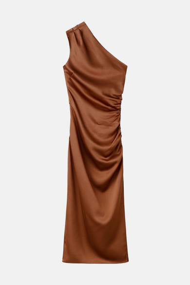 Bruine satijnen jurk van MANGO, one-shoulder met gedrapeerd effect aan de zijkant.