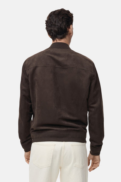 Veste courte marron de MANGO, vue de dos, avec col montant et poches discrètes.