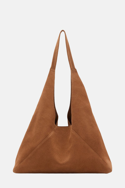 Sac à bandoulière marron en suède de MANGO, avec bandoulières triangulaires et coutures visibles.
