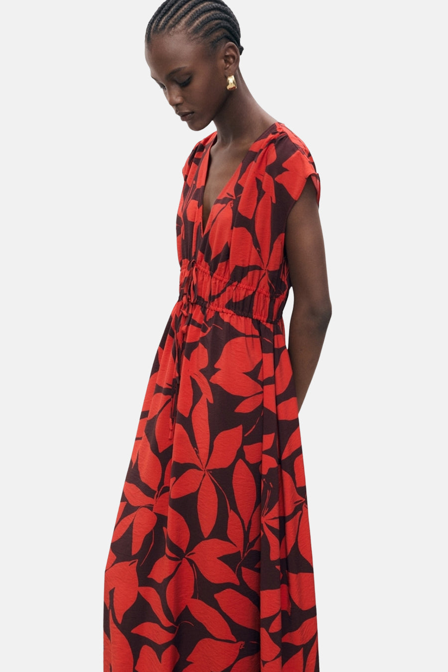 Rode jurk met bloemenprint van MANGO, met V-hals en trekkoord in de taille.