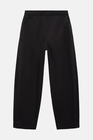 Zwarte broek van MANGO, met elastische taille, wijd en kort.