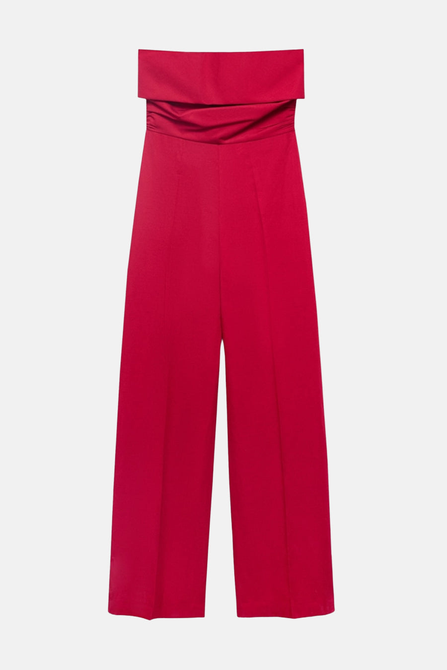 Combinaison rouge de MANGO, à jambes larges et à bustier drapé, sur fond blanc.
