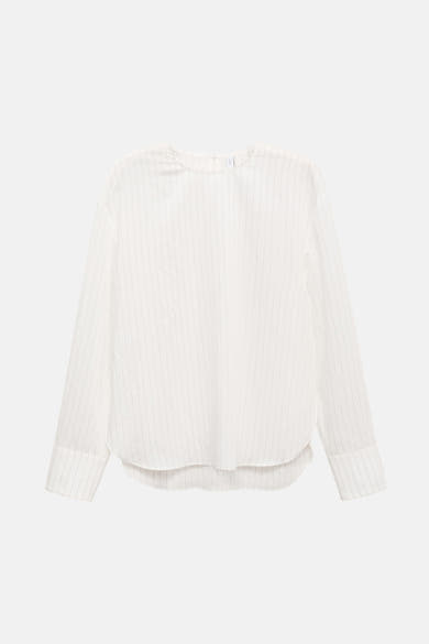 Wit blouse met lange mouwen van MANGO, met fijne verticale strepen op een effen achtergrond.