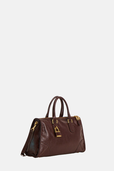 Sac à main brun de MANGO, avec poignées, serrure dorée et bandoulière réglable.