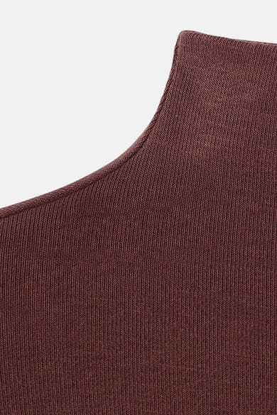 T-shirt à manches longues brun van MANGO, texture côtelée et encolure arrondie.