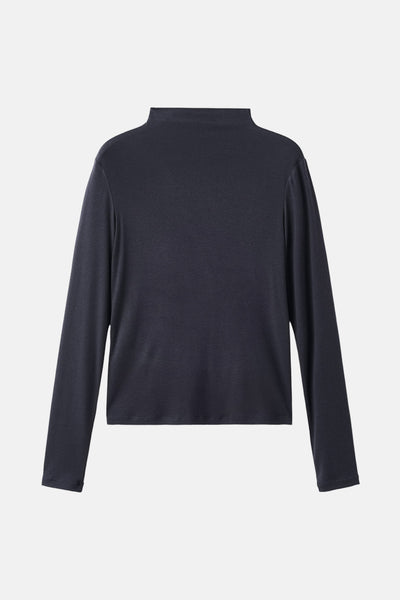 T-shirt à manches longues bleu de MANGO, présenté de dos sur fond uni.
