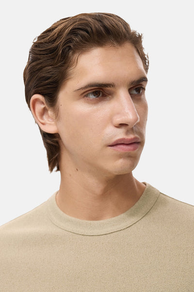 T-shirt beige à manches courtes de MANGO, en texture éponge avec un col rond.