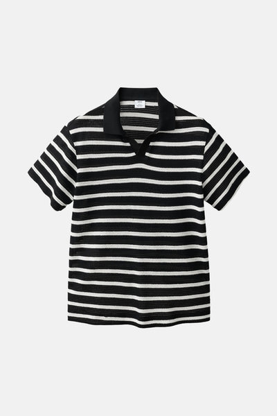 Polo à manches courtes noir de MANGO, à rayures horizontales blanches et noires, col noir uni.