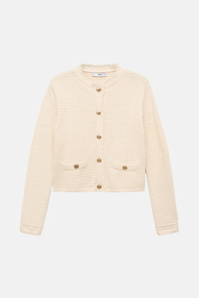 Ecru gebreid vest van MANGO, met gouden knopen en decoratieve opgestikte zakken.