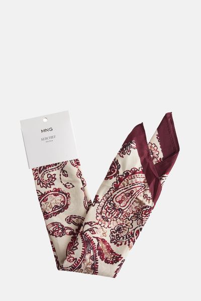 Foulard bordeaux de MANGO, avec un motif cachemire et une bordure unie.