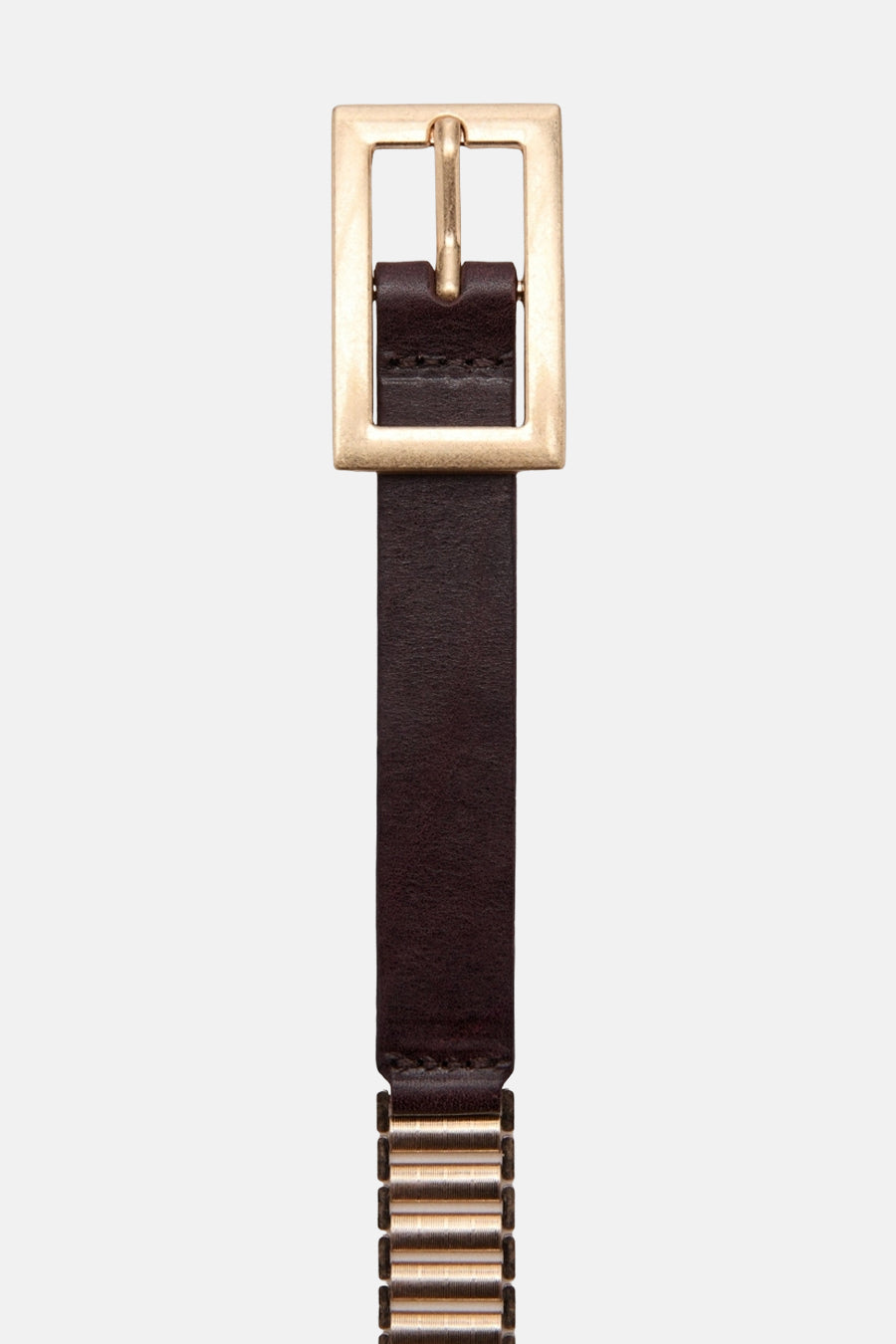 Bruine leren riem van MANGO met een vierkante gouden gesp en gouden metalen details.