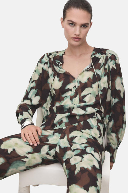 Multikleurige blouse met lange mouwen van MANGO, met groene en bruine bloemenprint.