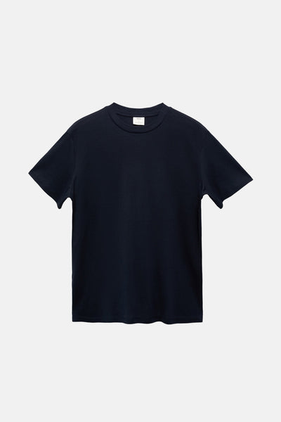 Blauwe T-shirt met korte mouwen van MANGO, effen op een witte achtergrond.