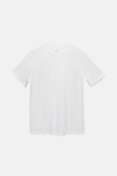 Wit T-shirt met korte mouwen van MANGO, effen op lichte achtergrond.