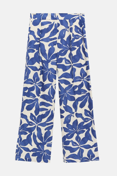 Blauwe broek met bloemenprint van MANGO, met een losse pasvorm en een lichte textuur.