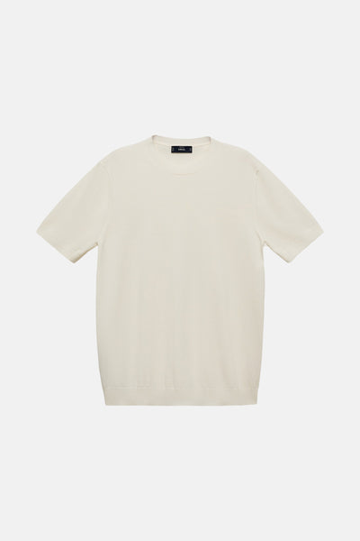 T-shirt écru à manches courtes de MANGO, en maille fine et unie, présenté à plat.
