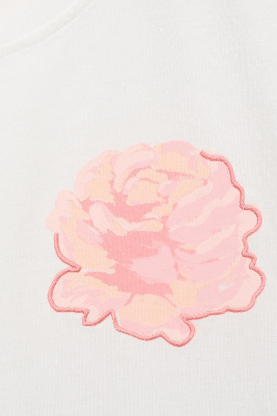 Wit T-shirt met korte mouwen van MANGO, met roze en perzikkleurige bloemenborduursel.