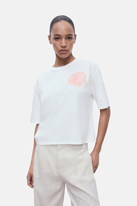 Wit T-shirt met korte mouwen van MANGO, met een rozenprint op de voorkant.
