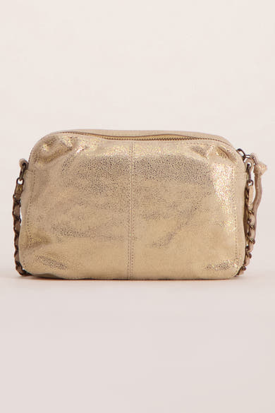 Sac à main doré de PIECES®, avec bandoulière chaîne et effet texturé brillant.
