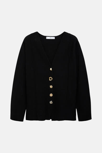 Cardigan noir de MANGO, avec une encolure en V et des boutons décoratifs texturés dorés et argentés.