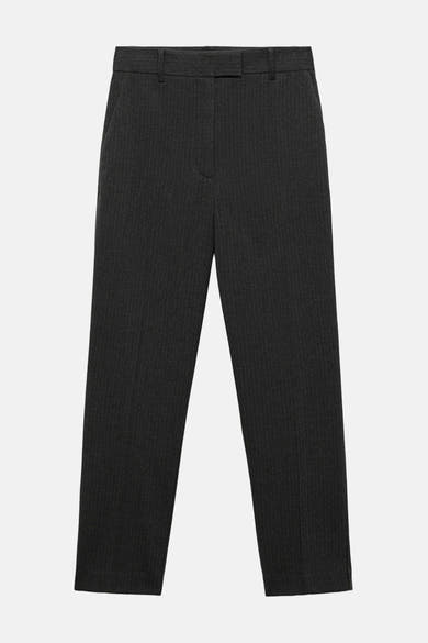 Pantalon gris à rayures, de MANGO, avec poches latérales et passants de ceinture.