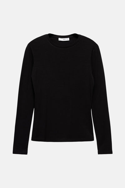 T-shirt noir à manches longues de MANGO, en jersey lisse, présenté sur fond uni.