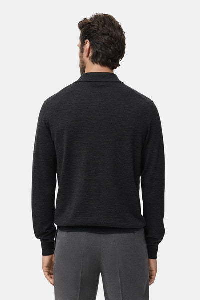 Grijze MANGO bodywarmer, van achteren getoond, met lange mouwen en een polokraag.