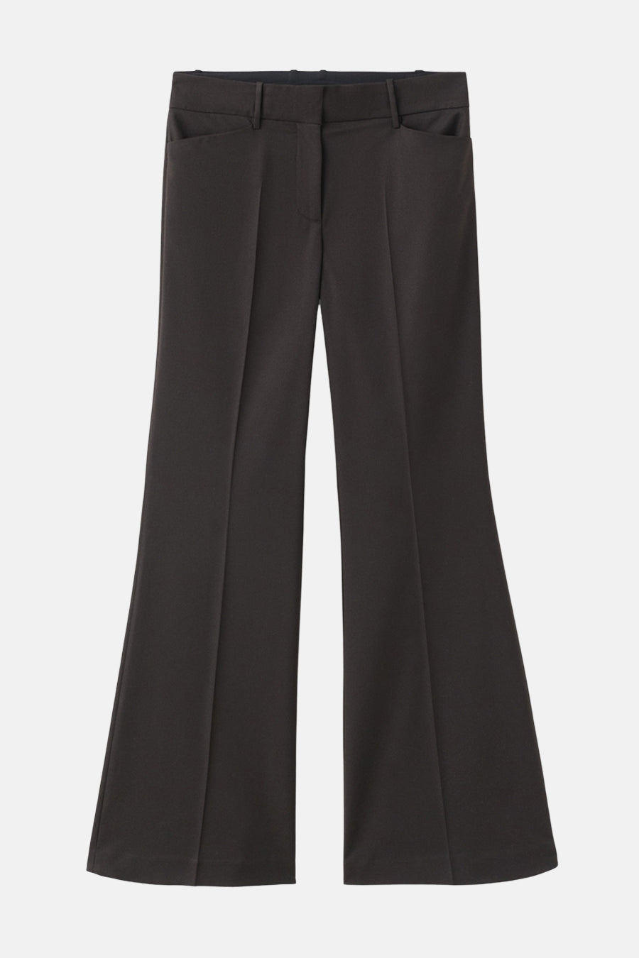 Pantalon évasé brun de MANGO, avec poches et passants de ceinture, sur fond uni.
