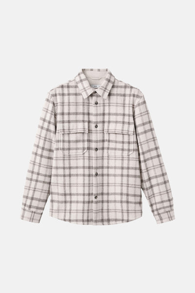 Veste courte à carreaux en tons neutres de MANGO, avec poches poitrine et boutons foncés.
