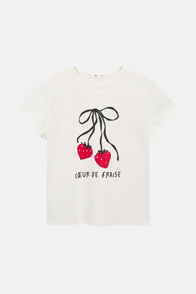 T-shirt blanc à manches courtes de MANGO, avec motif de fraises et nœud noir.
