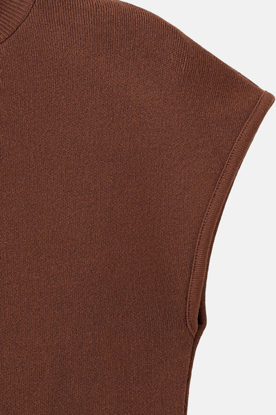 Top sans manches brun de MANGO, en tricot côtelé avec finitions bordées.
